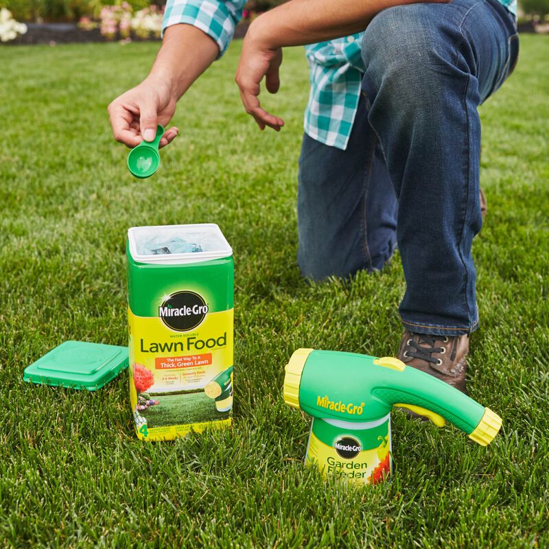 Miracle-Gro® Water Soluble Lawn Food image number null