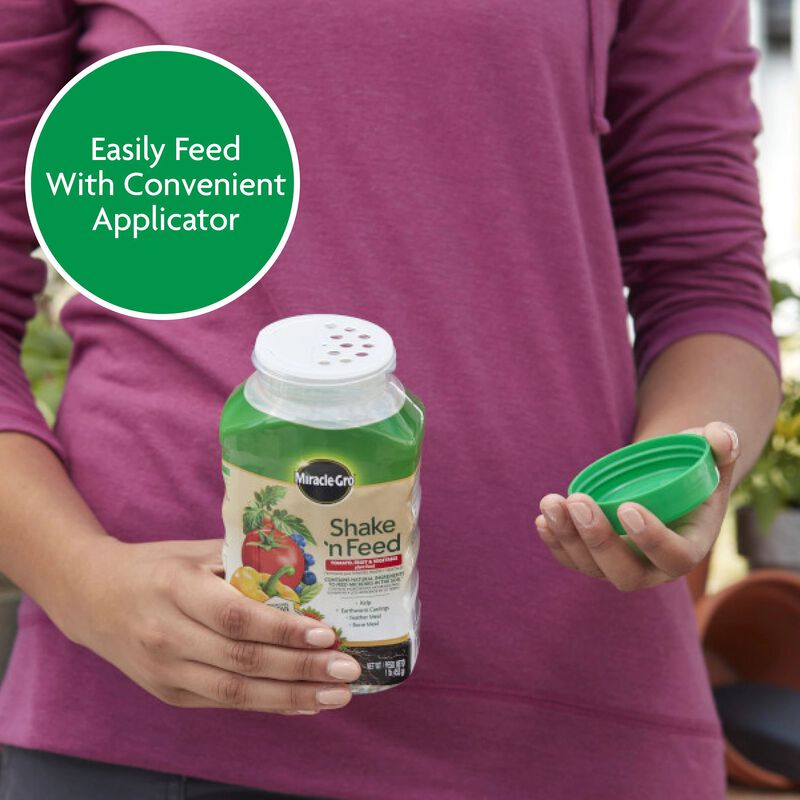 Miracle-Gro® Shake 'N Feed Tomato, Fruit & Vegetable Plant Food image number null