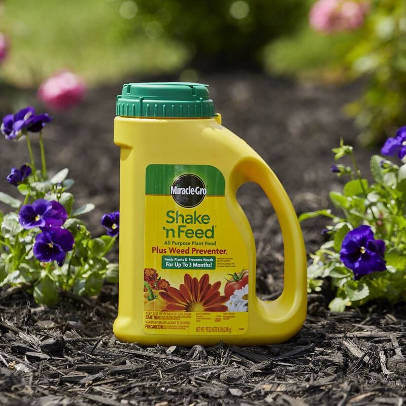 Miracle-Gro® Shake 'N Feed All Purpose Plant Food Plus Weed Preventer1 image number null